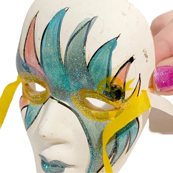 Set of 2 Ceramic Painted Small Venetian-Style Masks Sparkly Pink Blue Red Ribbon - Picture 6 of 8